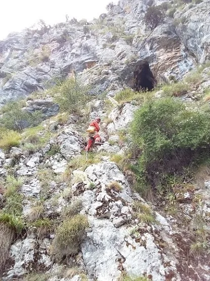 Fotografia de ESCALA i NS-19, COVES DE L' (1 de 1)