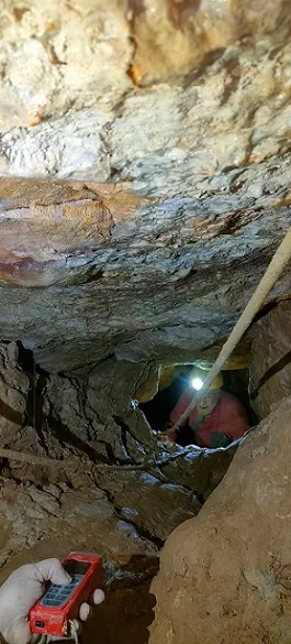 Fotografia de CA L'ISIDRET, COVA Nº2 DE  (4 de 5)