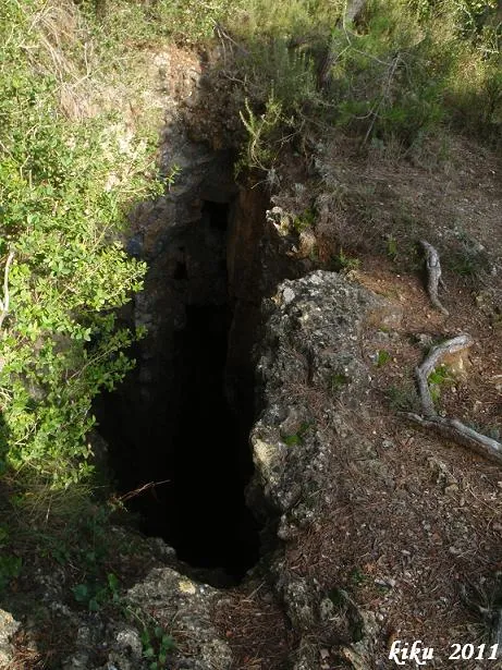 Fotografía de ULLERA, AVENC DE LA (3 de 6)