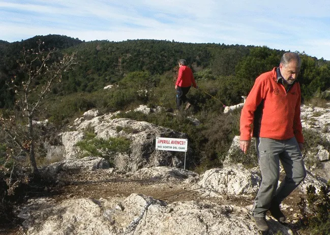 Fotografia de VENES, ESQUERDES DE LES - ROJALONS, AVENC GRAN DE (2 de 12)