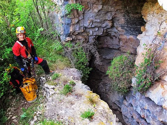 Fotografía de CINGLE DE ROCA ALTA, AVENC DEL (2 de 8)