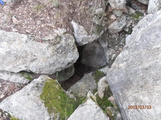 Fotografia de ROCA D'ABELLA, AVENC DE (1 de 3)