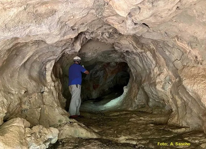 Fotografia de VILAR, COVA DEL (4 de 5)