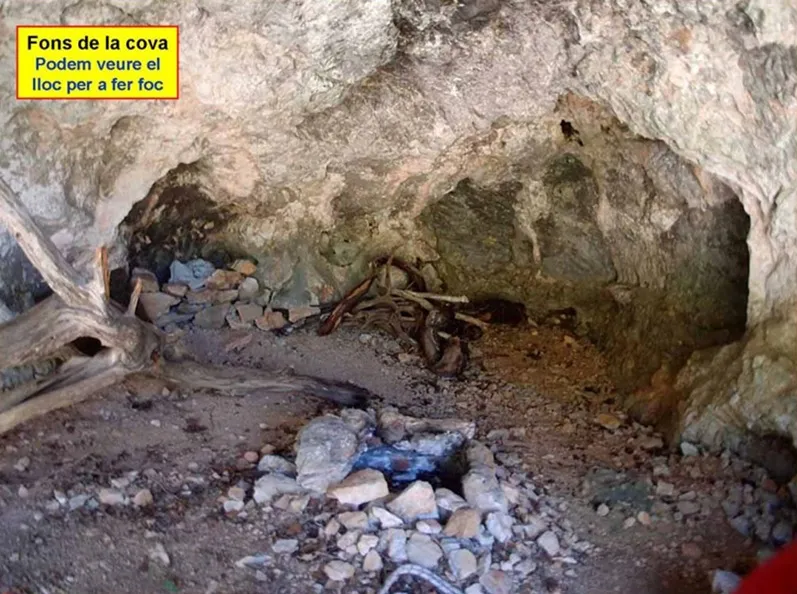 Fotografia de PENJADA DEL TORRENT D'ESPINAU, COVA (3 de 4)
