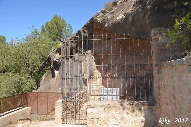 Photograph of ROCA DELS MOROS, LA (8 of 8)