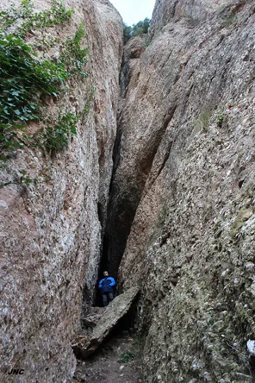 Fotografia de CAPETA-FORADADA, ESCLETXA (2 de 4)
