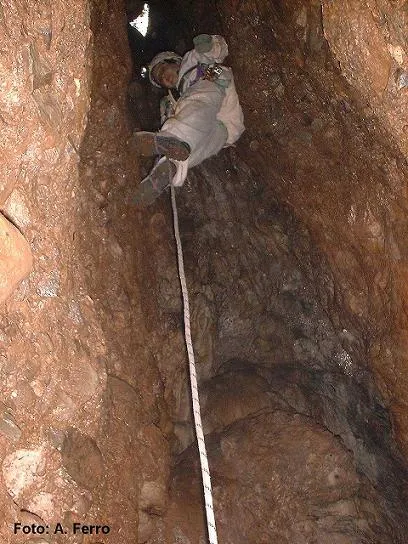 Fotografia de TORTOSÍ, AVENC DEL (2 de 2)