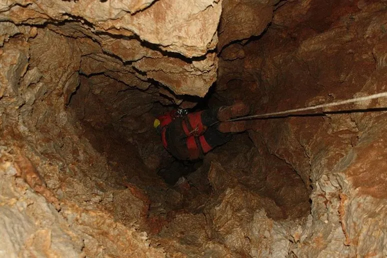 Fotografia de ARQUEÒLEGS, AVENC DELS (3 de 5)