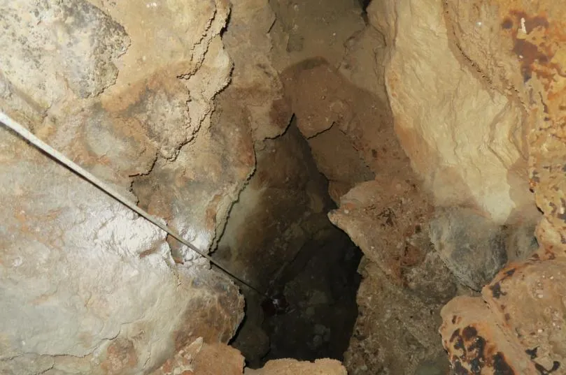 Fotografia de FONT DEL BURGAR, AVENC DE LA (6 de 6)
