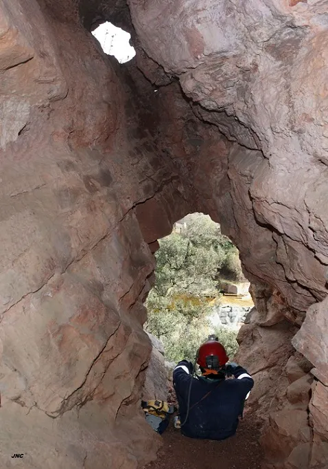 Fotografía de FONT DE LA RIERA, COVA DE LA (3 de 4)