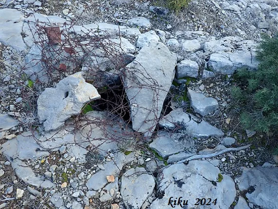 Fotografia de COLLET DE LA CREU, AVENC DEL (2 de 4)
