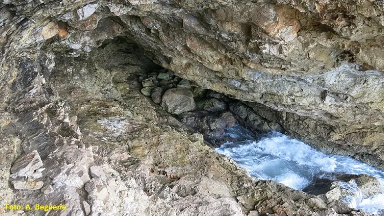 Fotografia de PORUGA, COVA (2 de 4)
