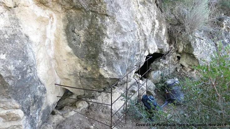 Fotografia de FARINGALLA, COVA DE LA (3 de 6)