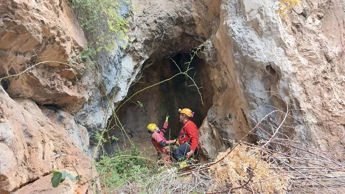 Fotografia de GRAU D'INGLA, COVA PENJADA DEL (3 de 5)
