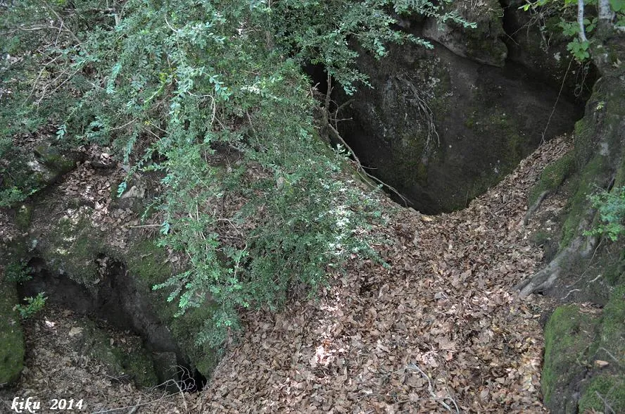 Photograph of CAN ROCA ROJA Nº2, AVENC DE (1 of 4)