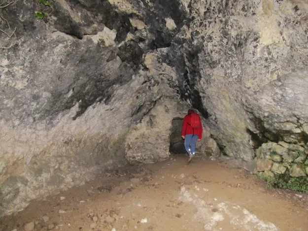 Photograph of CURRO-FONT DELS ADELLS, COVA DEL (3 of 4)
