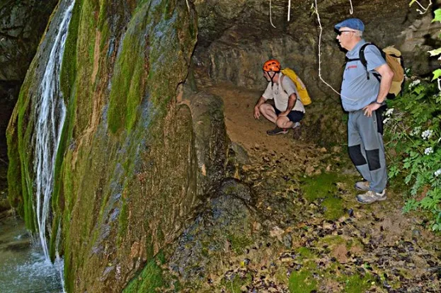 Fotografia de SALT DEL MOLINOT, COVA-BALMA DEL (2 de 3)