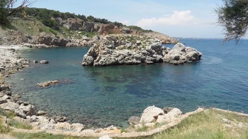 Photograph of ILLA MATEUA, COVA SUBMARINA D' (1 of 2)