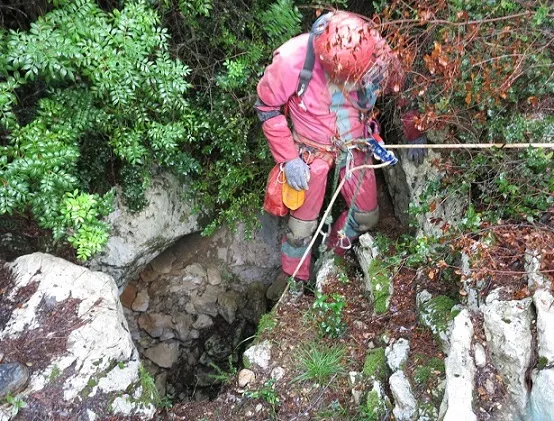 Fotografía de PLA DE LES BASSES, AVENC DEL (2 de 4)