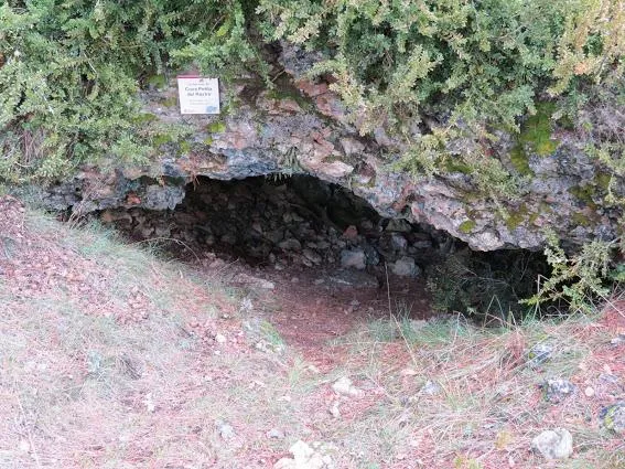 Photograph of RASTRE, COVA PETITA DEL (1 of 1)