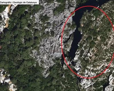 Topografía de DESENROCAT DELS CASTELLANS, AVENC (1 de 1)