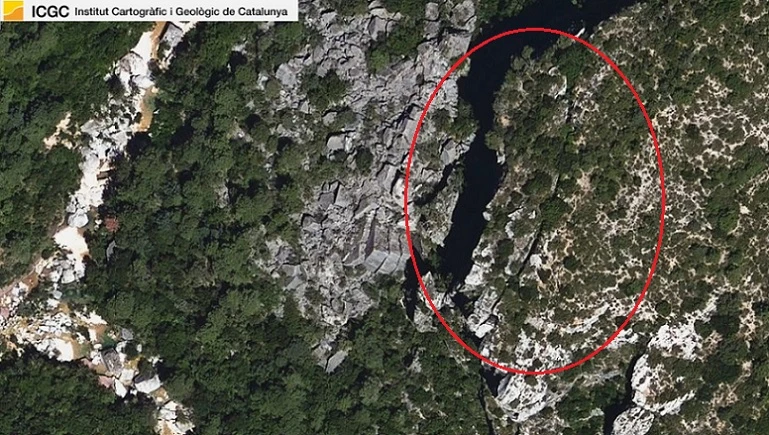 Topografía de DESENROCAT DELS CASTELLANS, AVENC (1 de 1)